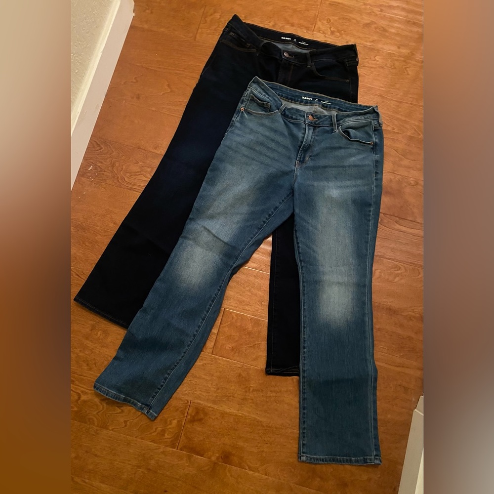 Bundle of 2 Old Navy Kicker Boot Cut short jeans